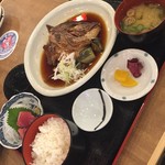 Hamayaki Kaisen Izakaya Daishousuisan - 日替わりのアラだき定食