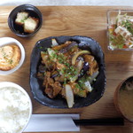 Raisukyouwakoku - 今週の気まぐれ定食は豚肉と茄子のピリ辛味噌炒めです。豚バラと茄子を豆板醤のきいた甘味噌ダレで炒めたご飯に合うおかずです。カープの日本シリーズ出場のお祝いの定食です。ご飯が進みます。ご馳走様でした。