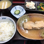 やしろ食堂 - 子持ちカレイの煮魚定食 ¥750
