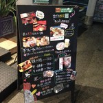 和鶏屋 - H.28.10.11.夜 外観：入口脇の立て看板