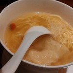九龍酒樓 - 海老ワンタン麺
            