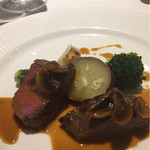 トロイメライ - 国内産牛フィレ肉のポワレ　マッシュルームのソース