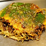 ひろしま屋 - 豚玉にイカ天トッピング