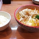 Shusui Daigo - 挽肉たっぷり！味噌らーめん￥750+ライス\100・甘みが強い味付けです。（ピンボケ写真ですいません。）
