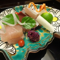 日本料理 銭屋 - 2016年10月12日（水）お造り　ヒラマサ、シロカワカジキ、水ダコ　小さい赤いのはマイクロミニトマト
