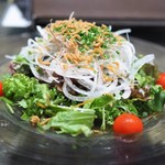 麓屋 - 戻り鰹のサラダ仕立てポン酢ジュレ