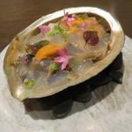 sincere - 和歌山県産の鮑の海藻蒸しと肝のフラン、伊勢海老と雲丹と共に2