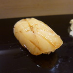 鮨辰巳 - 帆立　肉厚です