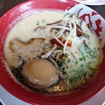 ラーメンまこと屋 - とろ～り半熟煮玉子 牛醤ラーメン