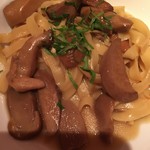 シャンパン&醤油バー フルートフルート - 伊松茸‘ポルチーニ茸’のエシレバター醤油　タリアテッレ