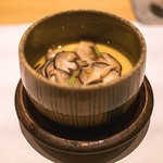 鮓 きずな - 茶わん蒸しは味付けは濃厚ですが、椎茸と穴子の味わいがいい。