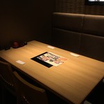 (内観)半個室テーブル席