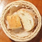 ラ スフォリーナ - メニューピッコロ<平日限定> 1400円 のフォカッチャ