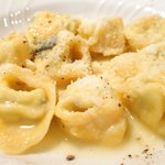 ラ スフォリーナ - メニューピッコロ<平日限定> 1400円 のリコッタチーズとほうれん草を詰めたトルテッローネ