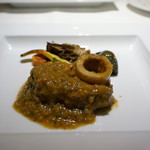 ジュエーメ - 子牛のテール肉の煮込みと季節野菜のロースト