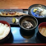 D oma - 秋刀魚MIX定食