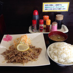 情熱食堂 - 秘伝の焼肉定食Lご飯大盛り。甘辛ダレがご飯にあいます。