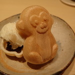 肥後橋 やま本 - アイス・モナカの皮が「おさる」可愛い