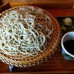 石碾蕎麦　おもだか - 二種盛り1500円の「粗挽き」