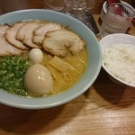ラーメン 多弐家 - 多弐家ラーメン(太麺)とライス♪