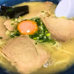 ビッグワン - 料理写真:卵入りラーメン
