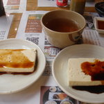 水源茶屋 - サービスの「そば茶」「試食の2種類のお醤油とお豆腐」