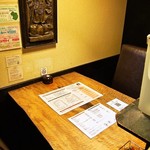 ラマイ - 店内（テーブル席）