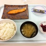 波止場食堂 山下中華店 - 焼きサケ定食　￥410（2016/10/14)