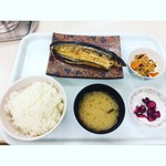 波止場食堂 山下中華店 - 焼きサンマ定食　￥410(2016/10/17)