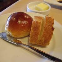 特選近江牛レストラン ティファニー - 焼きたての熱々パン