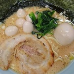 横浜家系ラーメン 魂心家 - ウズラトッピ♪