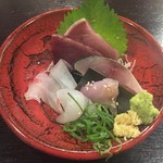 魚のタナ - 刺身盛り合わせ800円也