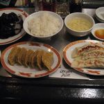 タイガー餃子 河原町店 - 焼きバナナ餃子、羊肉餃子（焼）、真っ黒酢豚、定食セット(2016.03)