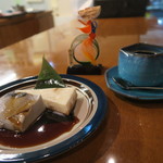 Sadoshizenshoku Resutoran Takashi - 黒ゴマブランマンジュと佐渡チーズのタルト