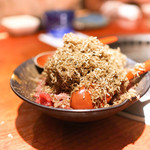 よろにく - CENTREのパンの上にたっぷりの黒トリュフを混ぜたカメノコ