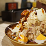 アロハテーブル - カルアポークと半熟たまごのポテトサラダ