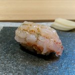 鮨 猪股 - 甘エビ　味噌と卵を炒って間に挟む