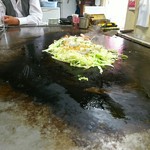 手毬 - ジャンボサイズのお好み焼き　複数のかたで訪問された際にはこれがお得