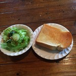 Oshidate Sabou - トーストとサラダ