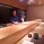 鮨匠なか川 - 炭を魚に直にあてて焼いてます