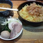 横浜家系 侍 - つけ麺、麺増し。