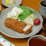とんかつ武蔵 - メインメニューのとんかつ定食　ロースかヘレ御選び頂けます。