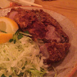 かつ新 - 特ロースをサイドから