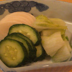 かつ新 - 漬物。浸かり具合最高！