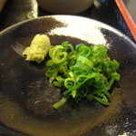 手打 神代そば - 【2010/11】  薬味は青ネギとわさび