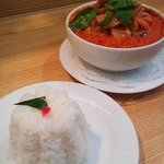 ロムアロイ - 「レッドカレー」：濃厚かつ、まろやか。辛さは後から押し寄せてくるけど、イヤミが無い。