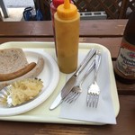サイトウ・インビス - ソーセージ盛り合わせ750円
