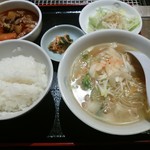 朝鮮飯店 - 【2016.10.19(水)】日替ランチ(並盛・五目塩ラーメン＋牛すじ煮)620円