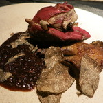 エクアトゥール - 鳩、内臓のソース、トリュフを添えて