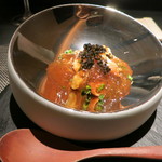 エクアトゥール - カマスにコンソメとなめこのジュレ、ウニキャビアを乗せて